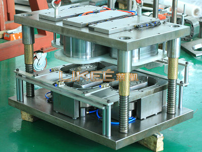 acheter Importé du Japon Forme de perforation pour la fabrication de machines de conteneurs en feuille d'aluminium online manufacture