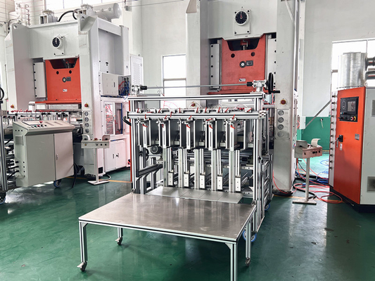 acheter conteneur en aluminium de 12000pcs/H 26KW faisant à machine la machine de conteneur d'aluminium argenté online manufacture