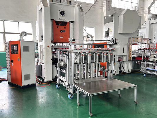 acheter 35 - 68 traits/min Fabricant automatique de conteneurs en feuille avec gravure personnalisable online manufacture