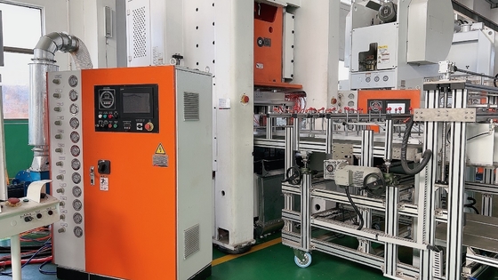 acheter ISO 36-70 Traits/min Mitsubishi PLC réglable alimentateur électrique Machine de fabrication de pot en feuille d'aluminium LK-T80 online manufacture