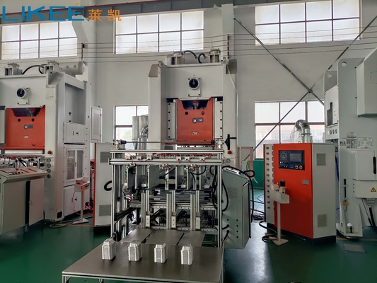 acheter Commodité de changement de moule 12000 pièces / heure Machine de fabrication de contenant alimentaire en papier d'aluminium online manufacture