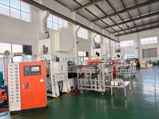 acheter Machine entièrement automatique pour les conteneurs en feuille d'aluminium avec moteur de 19 kW et service d'installation à l'étranger fabrication en ligne