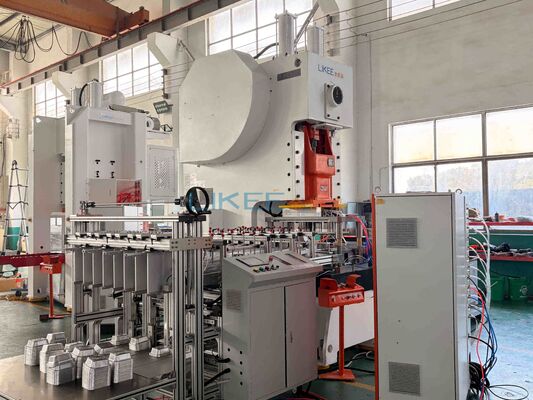 acheter Machine de fabrication de conteneurs en feuille d'aluminium entièrement automatique avec 35 à 70 coups/min de vitesse et presse hydraulique en C-frame fabrication en ligne