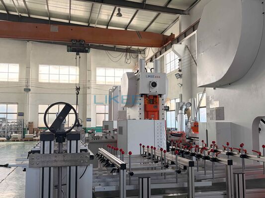 acheter Machine de fabrication de conteneurs en feuille d'aluminium de 63 tonnes avec élimination efficace des déchets et cabinet de contrôle fabrication en ligne