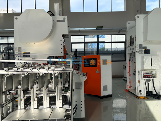 acheter Capacité de pressage de 63 tonnes Machine de conserve alimentaire en aluminium avec 35 à 70 coups/min et 9 000 à 12 000 pièces/heure de sortie fabrication en ligne
