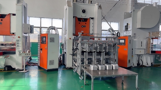 Conception de la machine de fabrication de conteneurs en feuille d'aluminium Mitsubishi selon les exigences du client