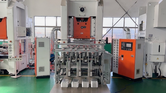 conteneur de nourriture en aluminium de 3Phase 26KW faisant le PLC de Mitsubishi de machine