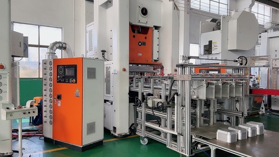 Catégorie comestible 80 Ton Aluminium Foil Food Container rendant la machine semi automatique