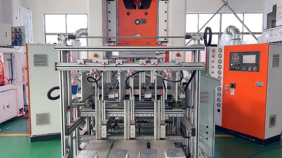 LK-T80 Machine de fabrication de conteneurs en feuille d'aluminium 35 à 70 coups par minute Mitsubishi PLC