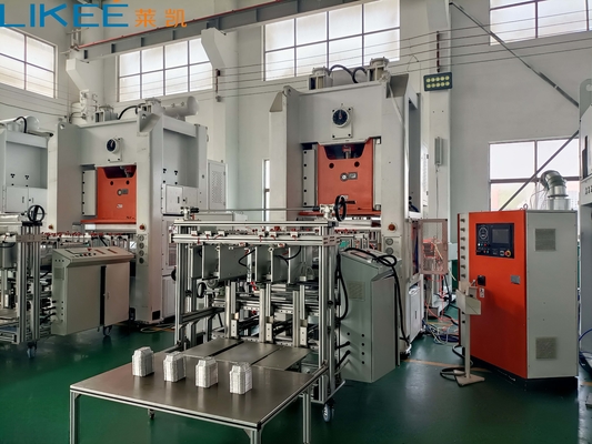 Ligne de production de conteneurs en feuille d'aluminium entièrement automatique de 12000 pièces par heure avec une longue durée de vie