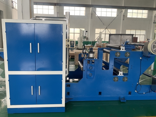 Machine de découpe de rouleaux de papier 0,5-0,8Mpa Alimentation en air 400-500 pièces par rangée Vitesse de travail