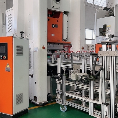 35 à 70 coups/min Machine de fabrication de plaques en feuille d'aluminium avec une puissance de compresseur de 26 kW et une durée de vie supérieure à 10 ans