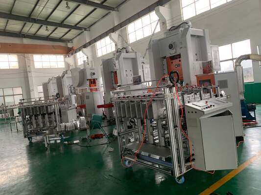 Machine à fabriquer des barquettes en aluminium pour barbecue, de forme rectangulaire, qualité alimentaire