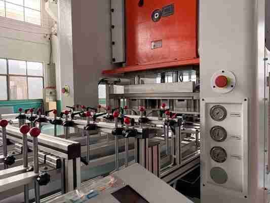 LK-T80 Machine de contenant en feuille d'aluminium 50 coups/min Vitesse de production moyenne