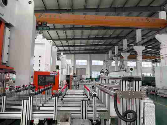 LK-T80 Rectangle emballage alimentaire contenant en papier d'aluminium ménage 0.08mm Machine de fabrication