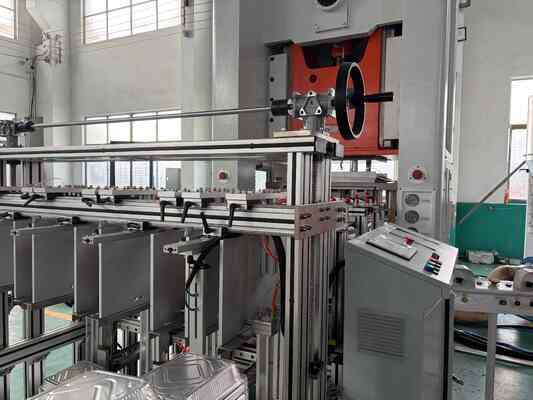 Machine de fabrication de barquettes jetables en aluminium pour la restauration aérienne de 0,25 mm