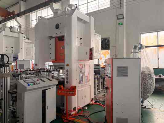 Machine de fabrication de papier d'aluminium LK-T80 avec écran tactile Mitsubishi PLC, presse de 80 tonnes et moule à 4 cavités