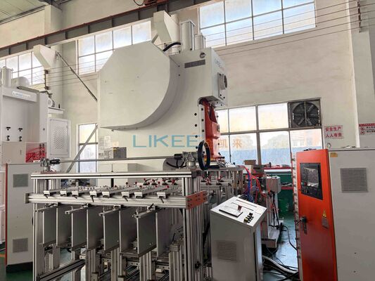 Machine de fabrication de conteneurs en feuille d'aluminium à grande vitesse de 63 tonnes pour un fonctionnement continu de 24 heures