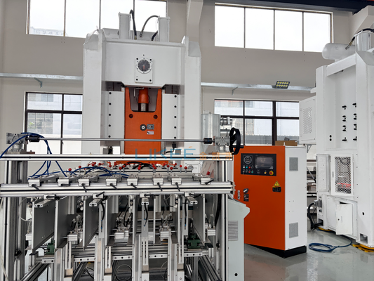 La machine à contenir du papier d'aluminium 660 ml 28 microns La ligne de production prend en charge le changement entre la production de matériaux minces et de matériaux lourds