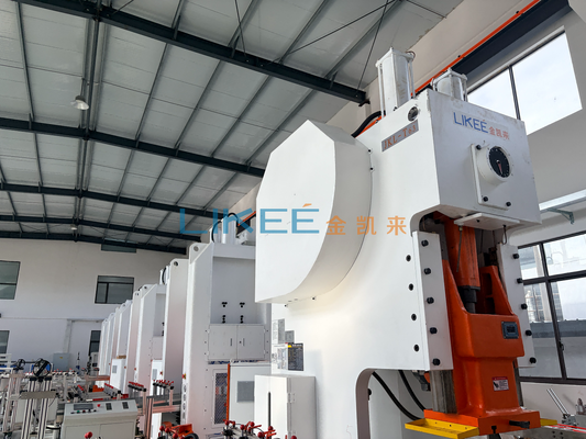 Machine automatique de formage de conteneurs alimentaires en aluminium pour la production de moules individuels et multicouches sur mesure